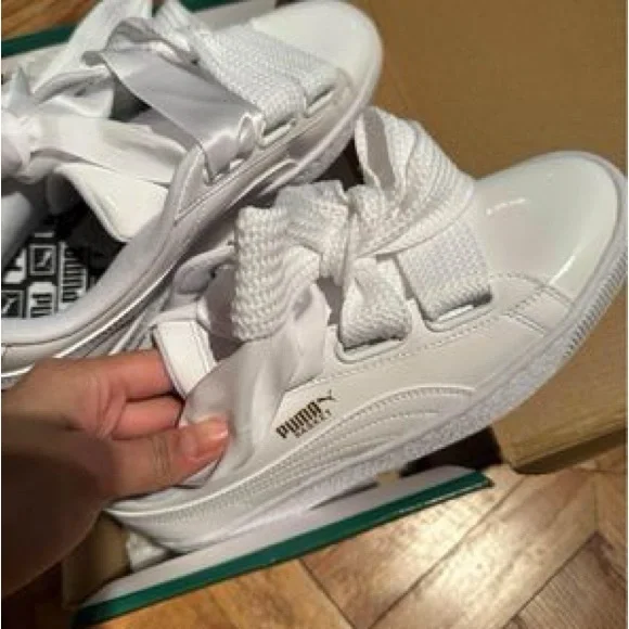 Puma sneaker with large bowknot US9.5 - Picture 3 of 6